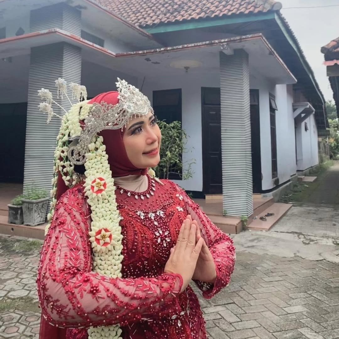 Keanggunan Adat dengan Sentuhan Detail Halus